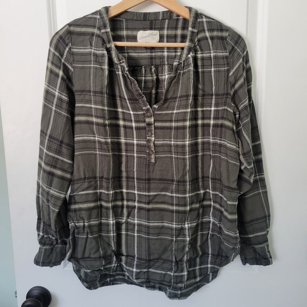 Universal Thread Size M Green Plaid Long Sleeve